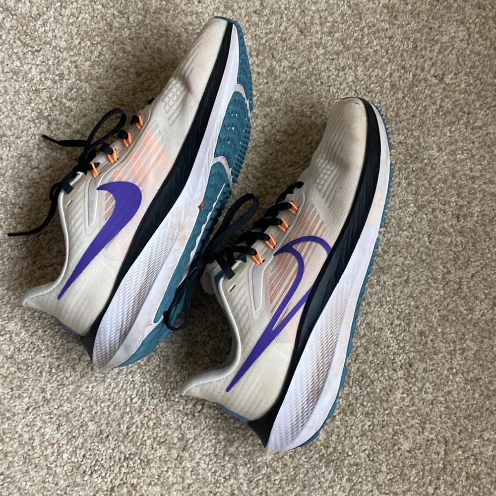 Womens Nike air Zoom Pegasus 39. Size 8.5